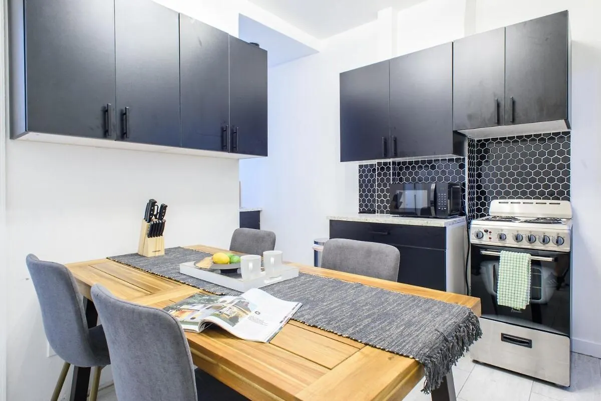 뉴욕 454-3W Prime Location 2Br Newly Furnished Sleeps 5 아파트